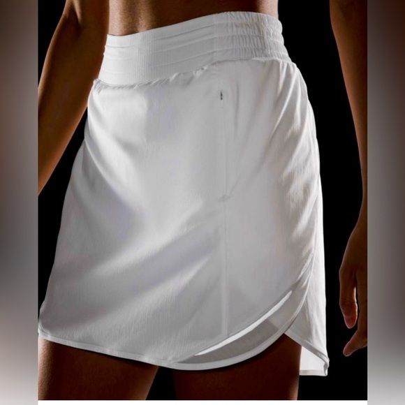 lululemon athletica Dresses & Skirts - Lululemon Hotty Hot High-Rise Long White Reflective Skirt Skort size 2 NWOT
